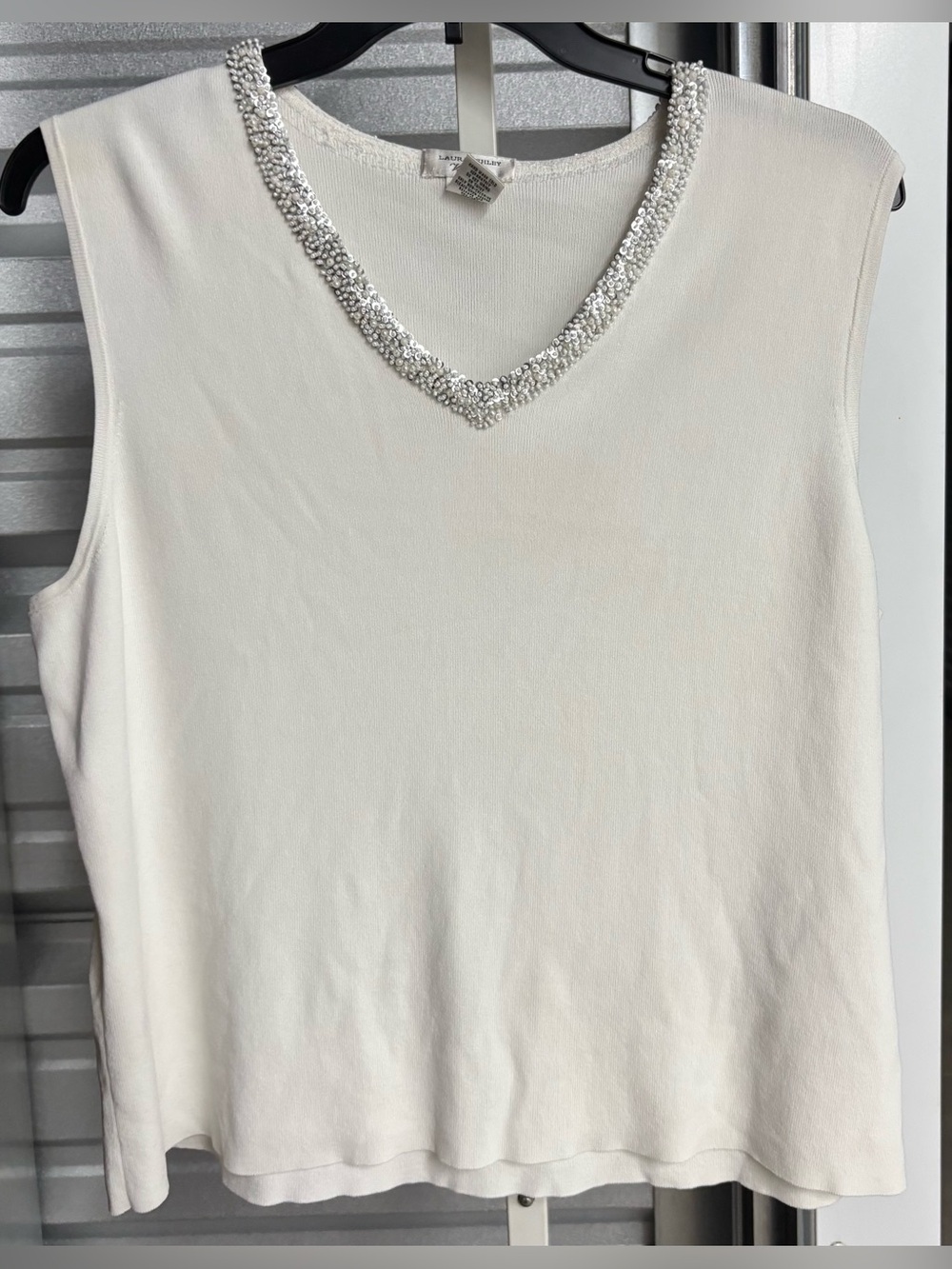 Sleeveless sweater top
